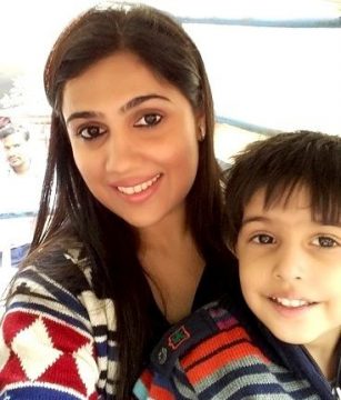 Dheeraj-Sarna-wife-Supriya-Sarna-and-son-Shivansh-Sarna.jpg